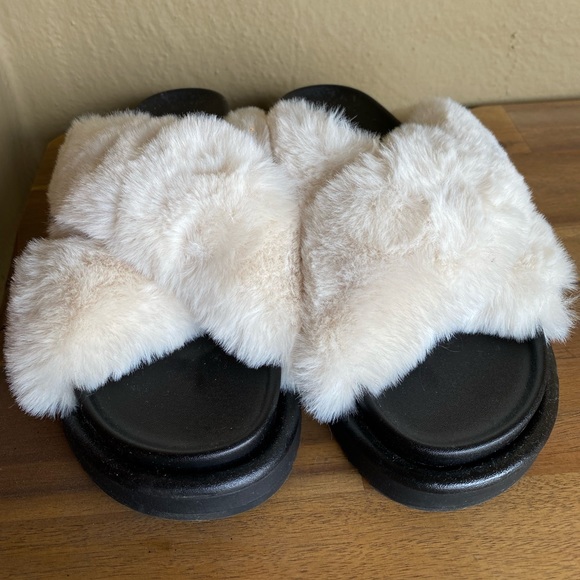 Faux Fur Slippers - Picture 2 of 9